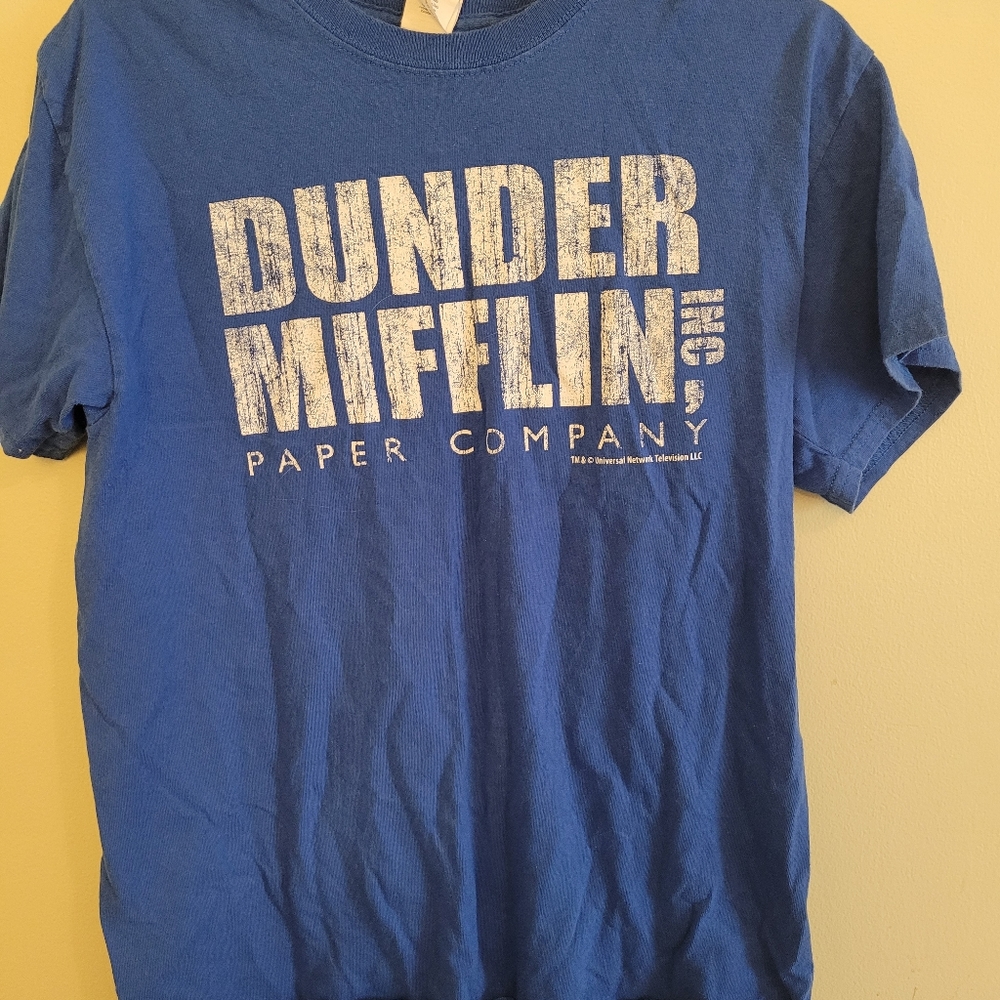 Dunder Mifflin Tshirt size Medium